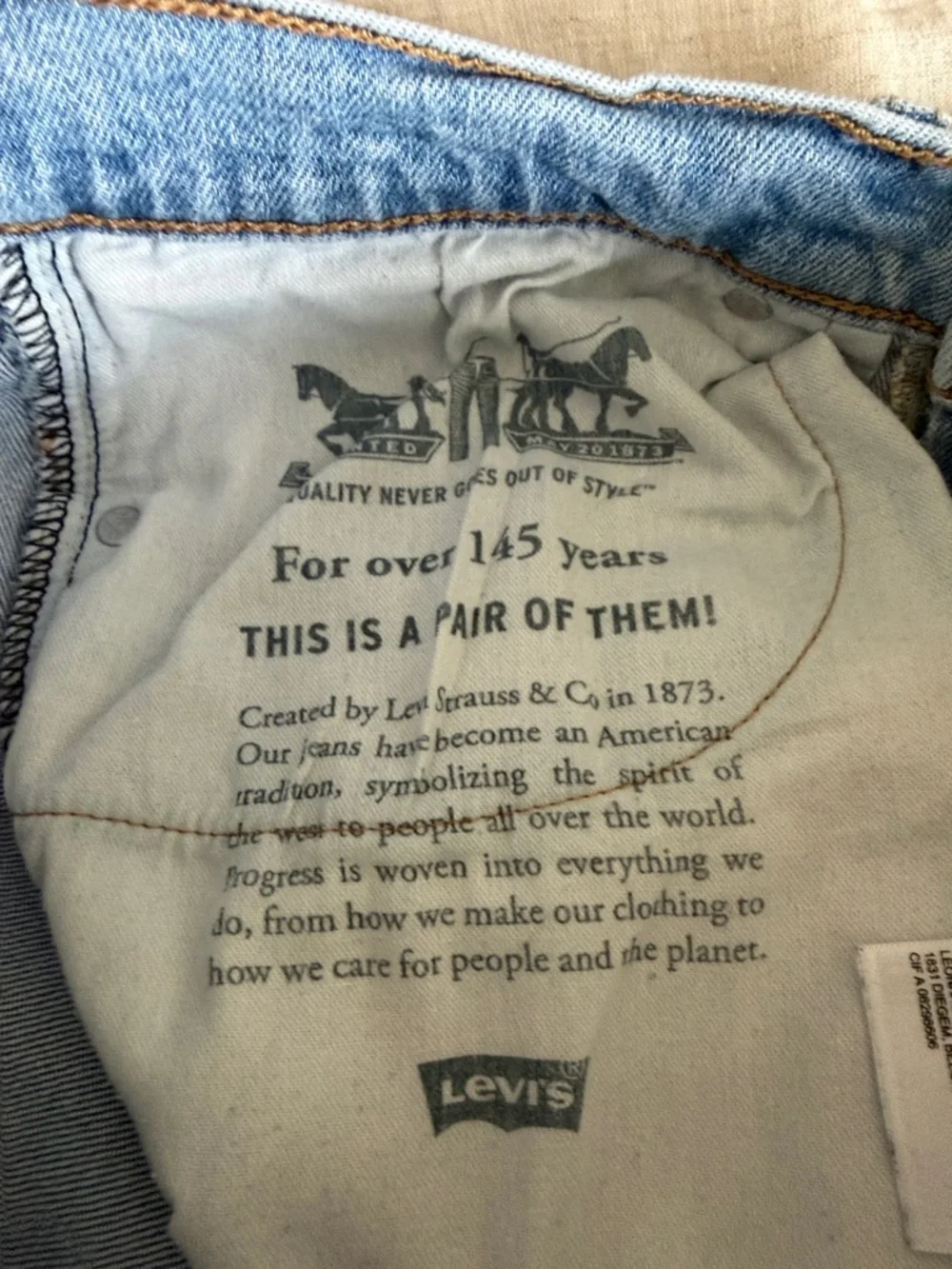 Levi's 505 light wash jeans 32 x 30